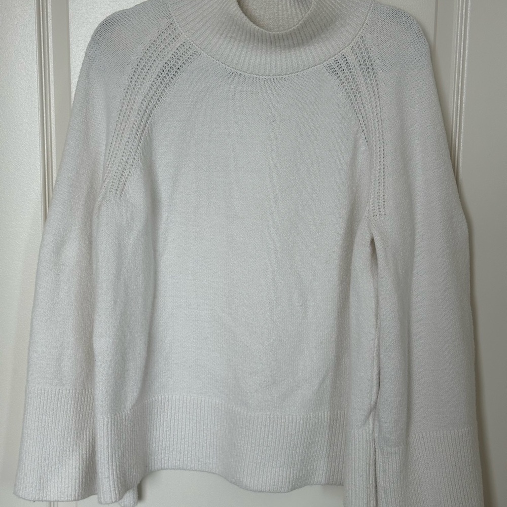 🤍Banana Republic white Turtleneck Sweater